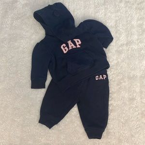 Baby girl Gap sweater, pants 6-12 months